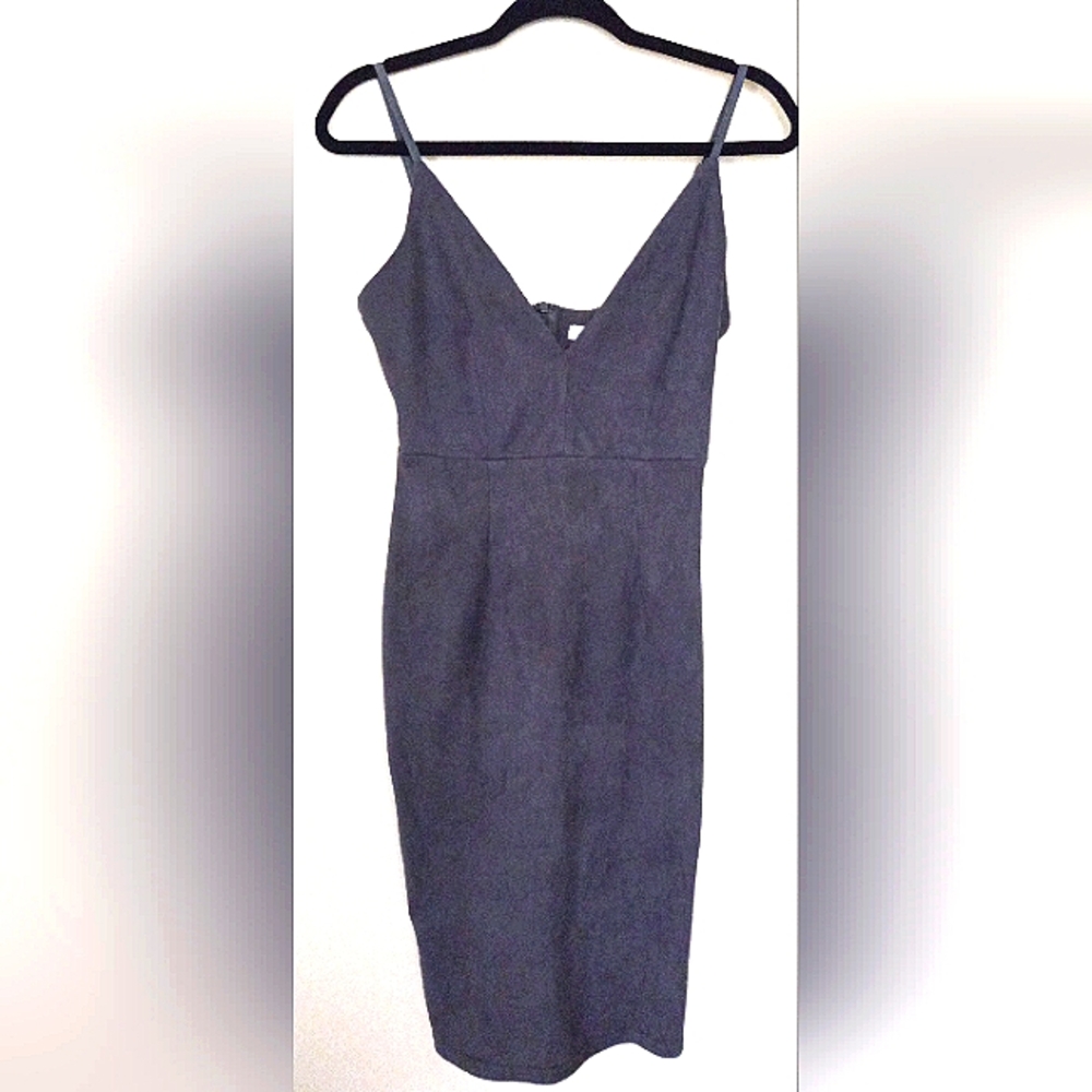 Size 6 , adjustable straps. Bundle for more savings